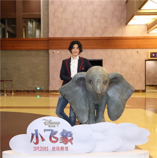 《小飞象》中国首映礼 “音乐剧王子”郑云龙现身