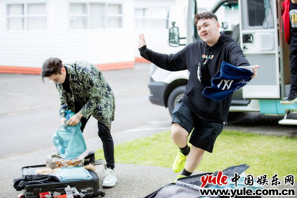 范丞丞、王子异会合《青春的花路》尤长靖“老司机”上路