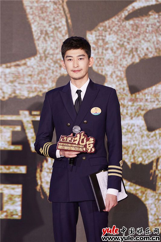 张翰携《海洋之城》亮相电视春交会 称“要对演技有敬畏之心”