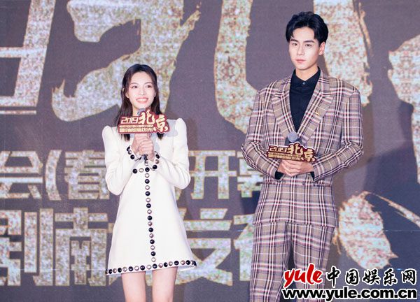 胡一天钟楚曦亮相春交会 《青春须早为》为祖国献礼