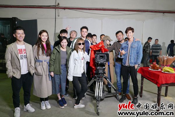 网剧《我爱你》开机仪式 阿依肯出演男主林子超