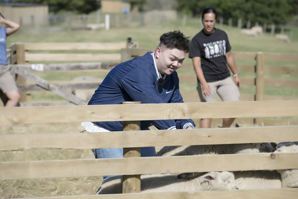 《青春的花路》房车睡姿大公开  范丞丞跳《eiei》掀偶练回忆杀