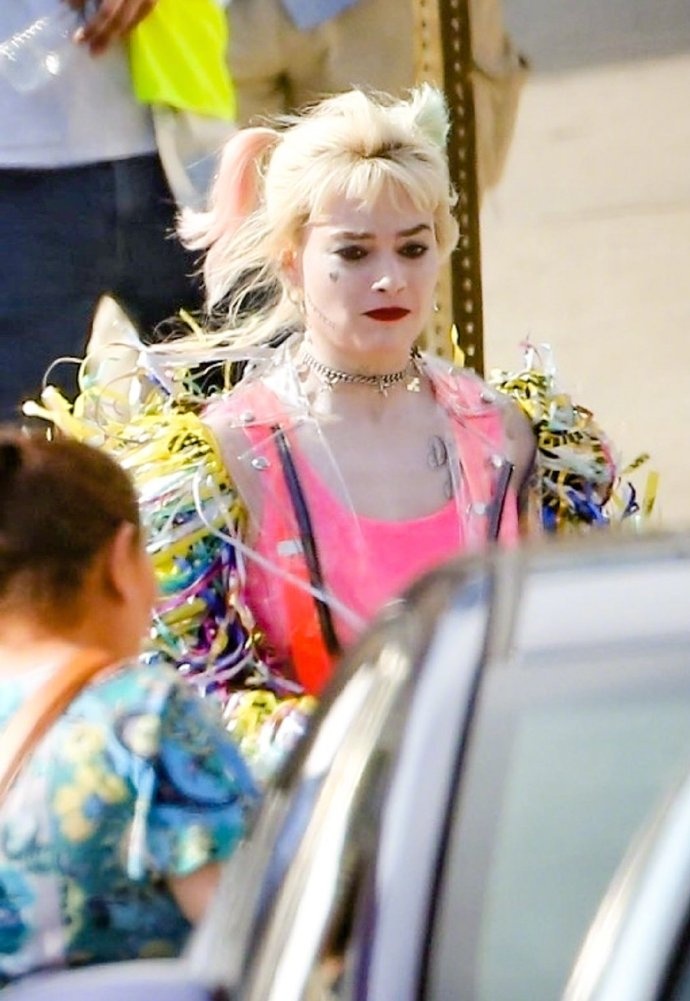 小丑女造型百变！《猛禽小队》纽约片场照流出