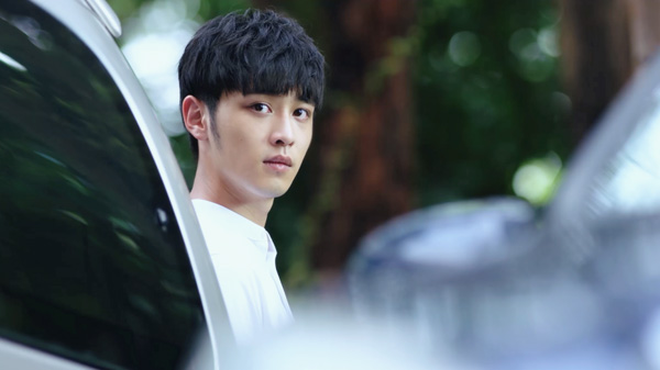 蔡知辰新剧《晨阳》热度霸榜  硬核卧底演绎青春正能量