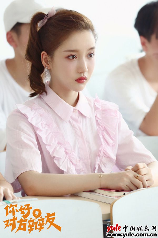 姜贞羽《你好，对方辩友》今日播出  最新写真清爽阳光