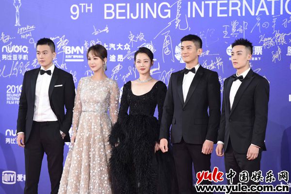 谭卓携新作《烈火英雄》亮相北京电影节 美若黑天鹅