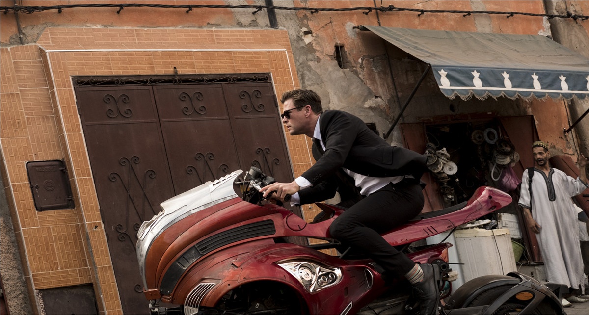 《黑衣人：全球追缉》曝剧照 锤哥女武神酷帅搭档