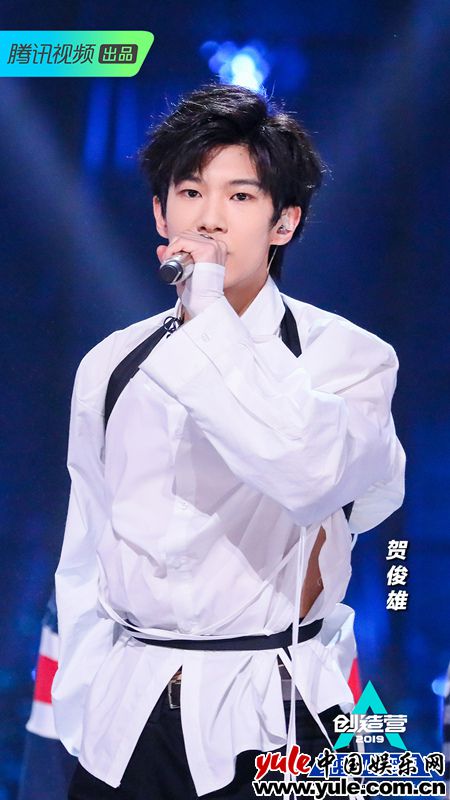 《创造营》公演燃炸舞台 周兆渊在线“下蛊”反超逆袭