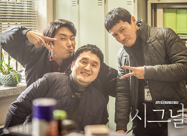 经典韩剧《信号Signal》翻拍完毕 剧情精彩刺激引网友期待