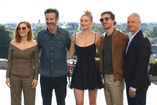 《X战警：黑凤凰》巴黎宣传 法鲨劳模姐等人现身