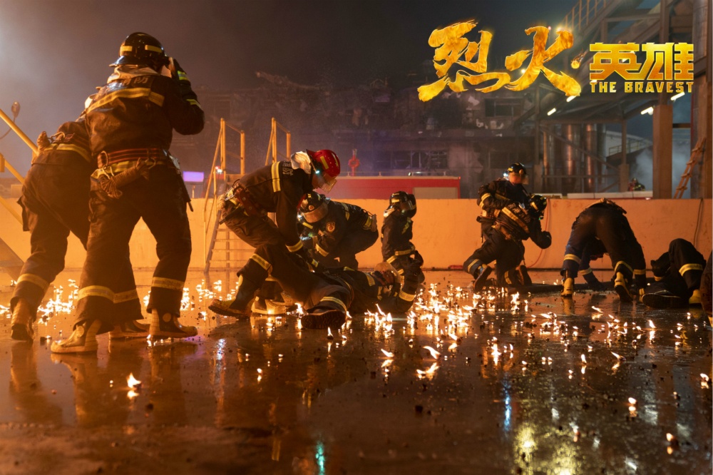 惊天火场大营救 《烈火·英雄》8.1致敬消防卫士