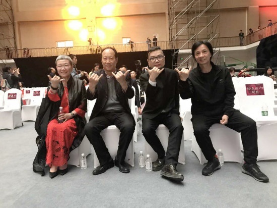 《红花绿叶》亮相大学生电影节红毯 六月即将公映