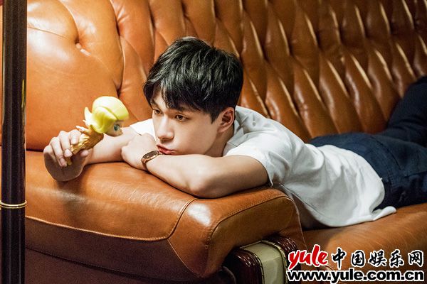 《我只喜欢你》开播 F君“变现”张雨剑引热议