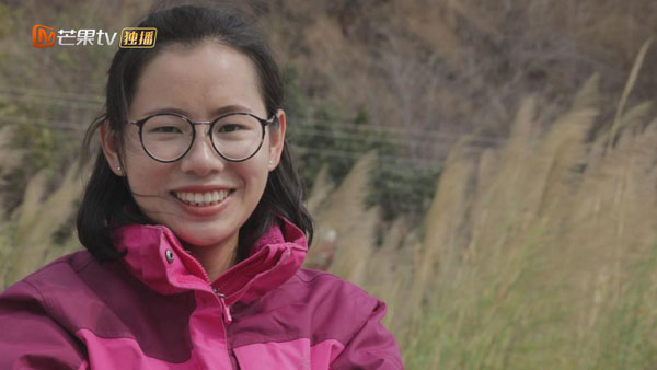 《不负青春不负村》90后女村官用直播扶贫，让山货变“网红”