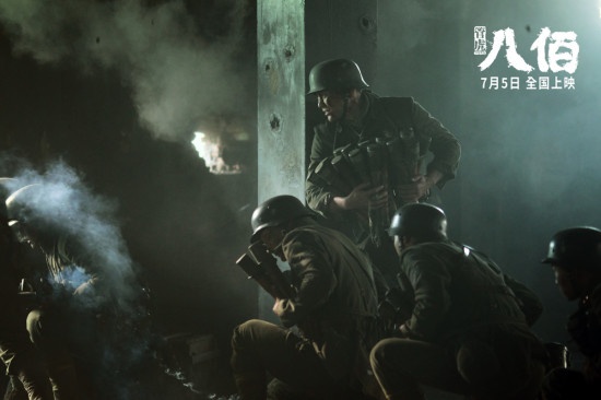 管虎《八佰》曝预告 还原抗日战场重现民族英雄