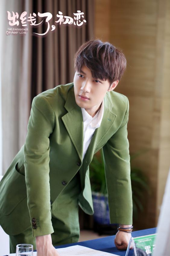 《出现了，初恋》陈子由霸道索吻 郑合惠子  “悬空吻”苏炸！