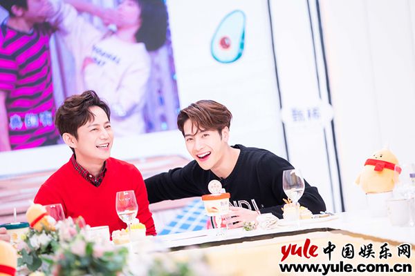 王嘉尔《拜托了冰箱》贡献“鬼步”表情包