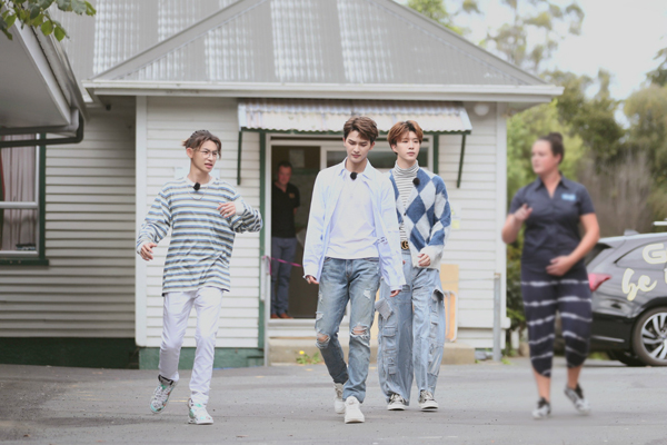 《青春的花路》王子异回归！  范丞丞鬼屋吓崩溃 小鬼大喊“Ninepercent”壮胆