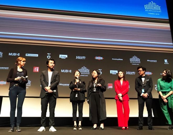 《活着唱着》戛纳首映 监制邓婕参与川剧电影创作