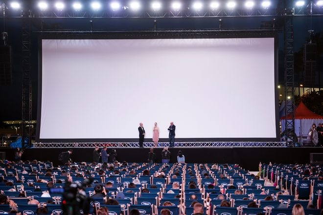 《卧虎藏龙》20年后戛纳重映 李安暖心盛赞章子怡