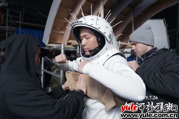 《银河补习班》首曝特辑 白宇连续失重拍摄敬业精神获肯定