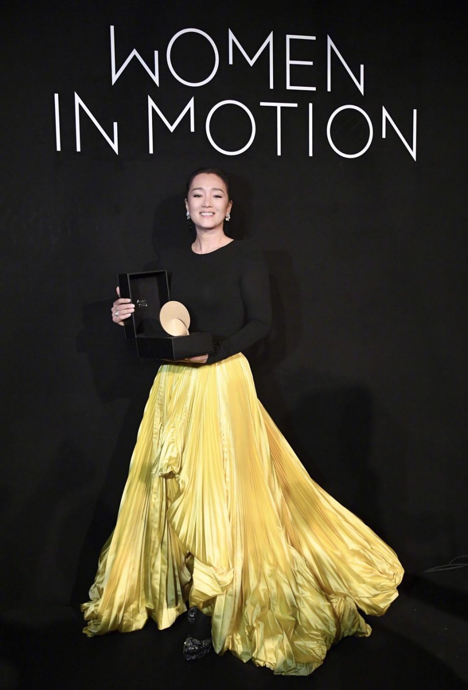 巩俐受冠跃动她影，《上海的女儿》的女性影人朝圣之旅