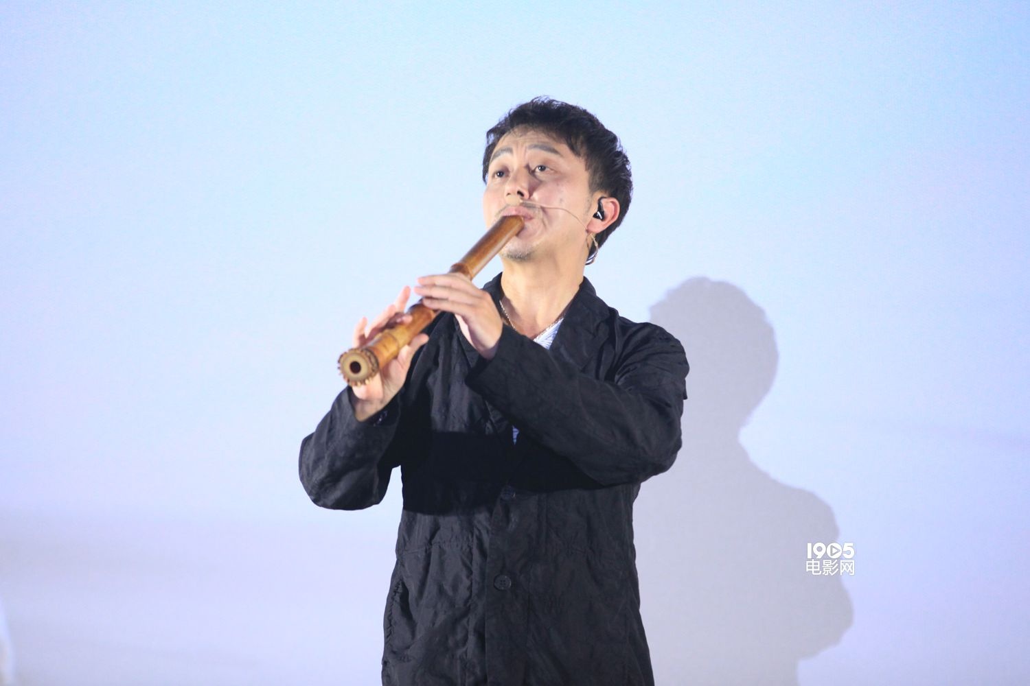 《尺八·一声一世》首映 小凑昭尚现场演奏尺八