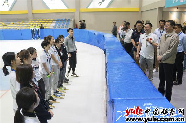 领导探班《冰糖炖雪梨》剧组 大赞匠心寄予厚望