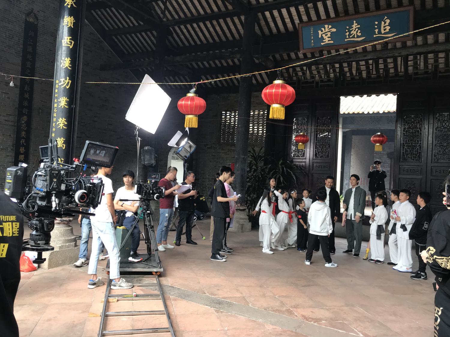 小演员艺馨担任《我是大明星》少儿轻喜剧领衔主演