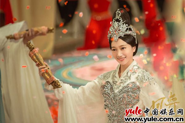 陈昊明《凤弈》笑中有真情 活宝闺蜜同甘共苦闯后宫