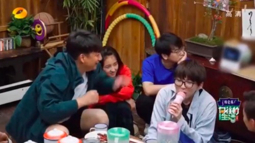 《向往的生活》新老歌手齐聚一堂 蘑菇屋里毛不易动情演唱