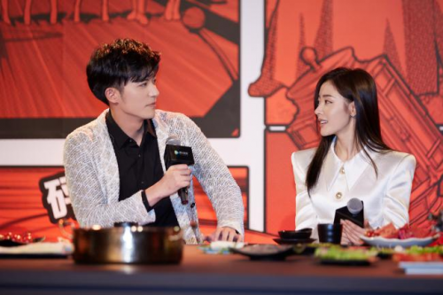 《我的漂亮朋友》徐开骋帅气亮相红毯 与张天爱有爱对视甜度升级