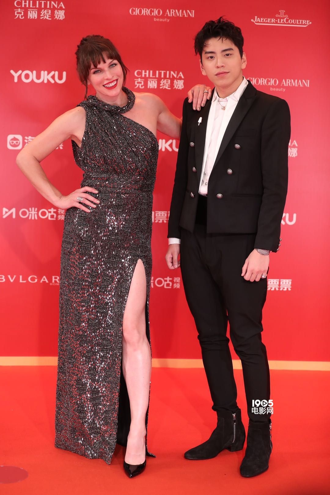 王大陆携手《生化》女主 《素人特工》剧组登红毯