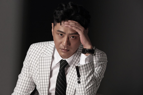 杨舒枫参演《猎手》出演机智果敢的共产党