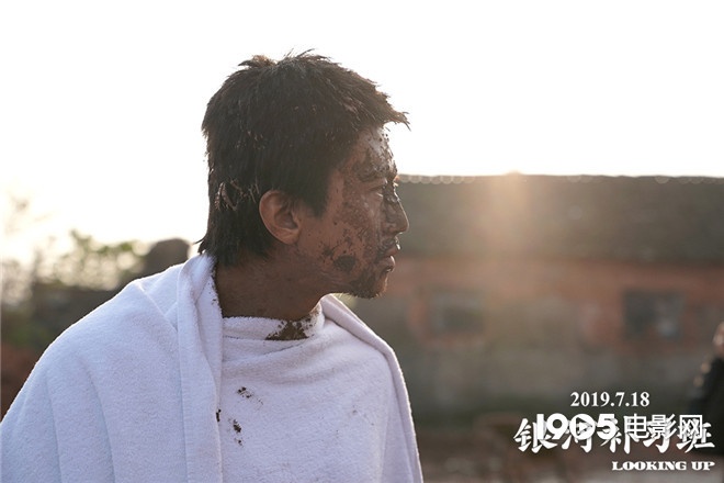 《银河补习班》曝邓超特辑 虐心塑造中国式父亲