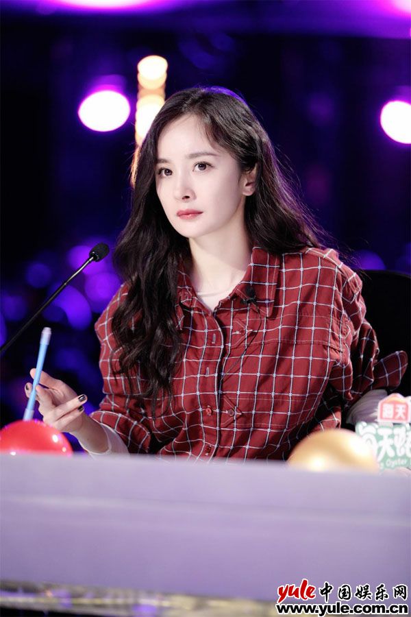 《中国达人秀》开播在即！女民警触动杨幂回忆警察父亲 “惊险”表演解锁“秒怂幂”