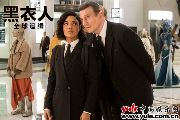 《黑衣人：全球追缉》全网热播 话痨雷神害死外星好友