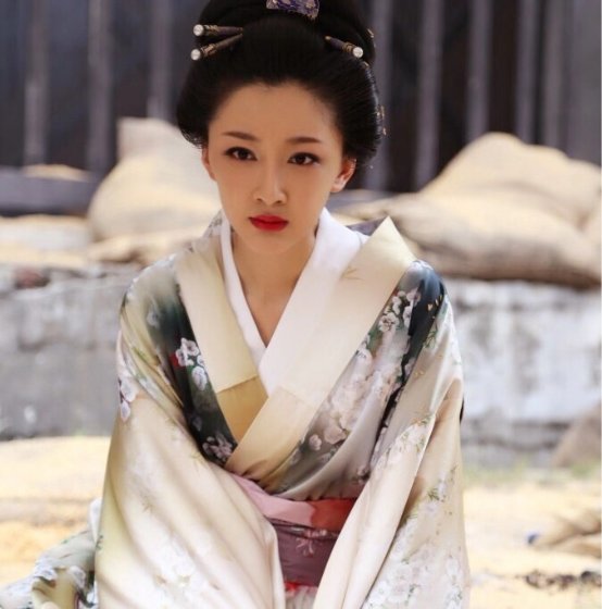 经典抗战剧《胜利之路》热播，吴茉彤勇敢追爱