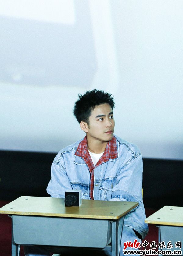 张植绿现身《我在未来等你》观影会 被刘同爆料新剧变“粉头”