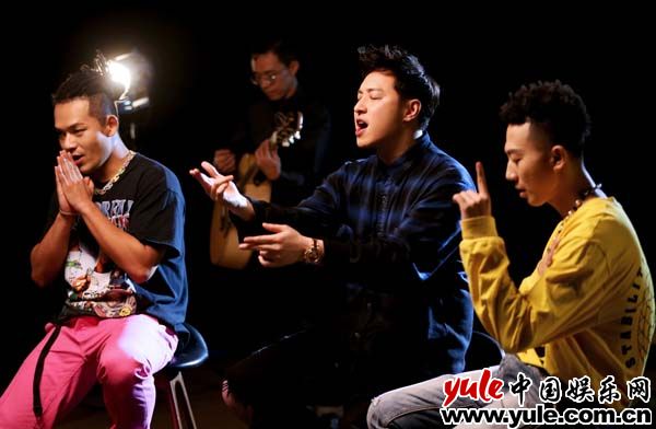 《爱你3000》MV则将于9/10中午12点在YouTube《潘玮柏官方频道》首播