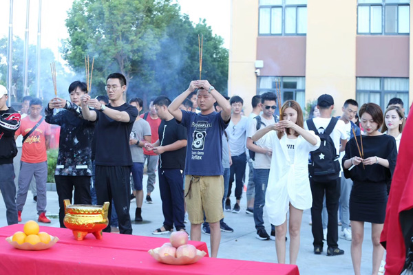 电影《生死追凶》杀青 连环失踪案件吊人胃口