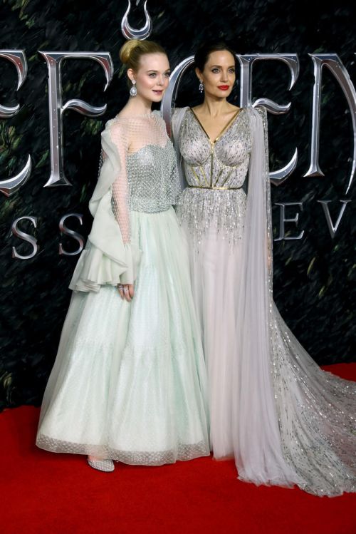 公主和魔女携手亮相