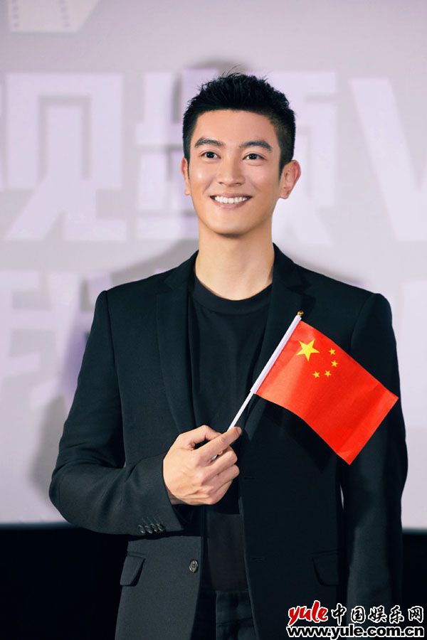 《我和我的祖国》北京首映 杜江刻苦练习获升旗手原型高度赞扬