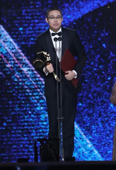 《我不是药神》获金鸡最佳导演处女作 文牧野领奖