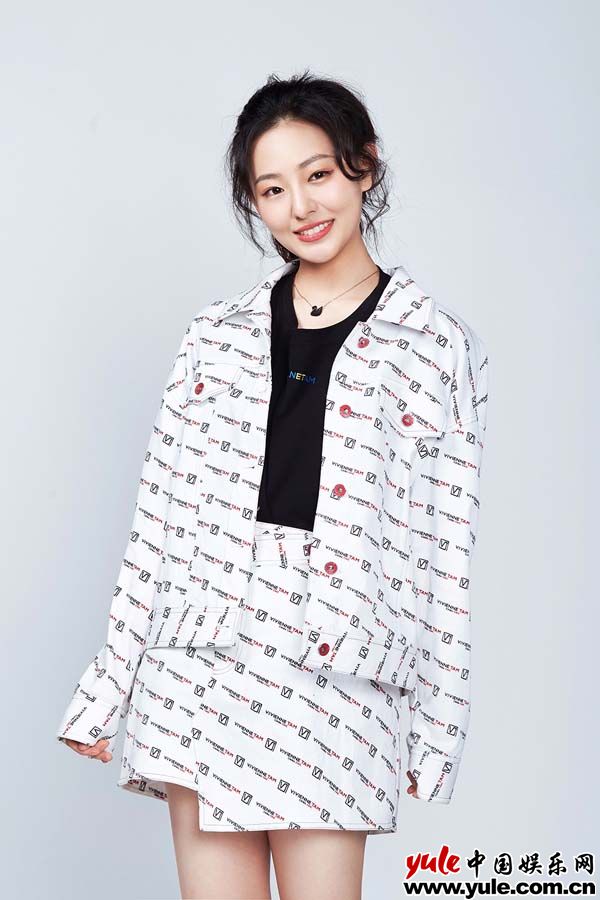 《闪光少女》上线开播 鞠可儿青春演绎小提琴手