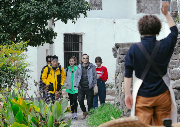 《野生厨房2》汪涵回应王一博主持话少，“师姐”宣璐再现莲藕排骨汤