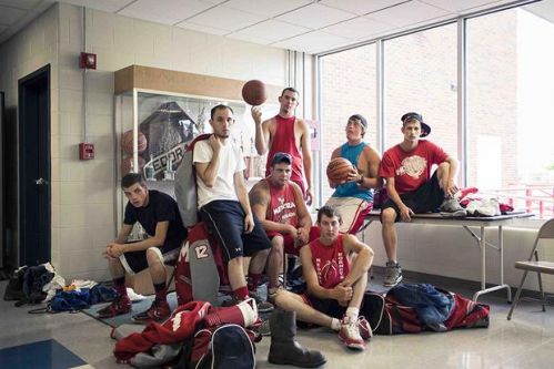 导演Andrew Cohn故事片《大夜班》:一本略带感伤的书