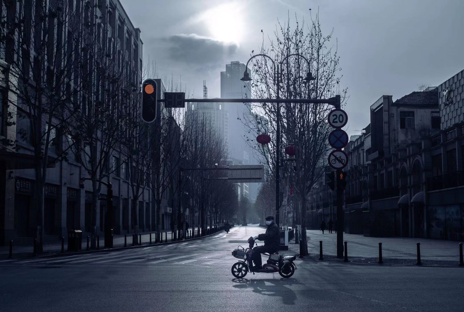 文艺电影《烟波》剧组因疫情改拍纪录片《守望空城》