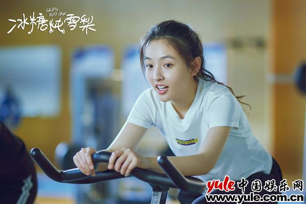 《冰糖炖雪梨》曝光片头曲《曙光》MV 吴倩、张新成“让梦想照进现实”