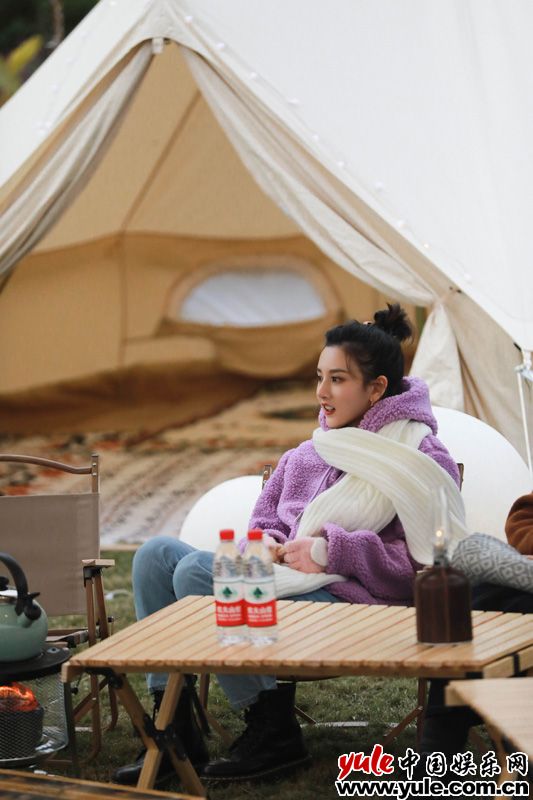 宋祖儿做客《忘不了农场》，延续“辣椒迎客”传统